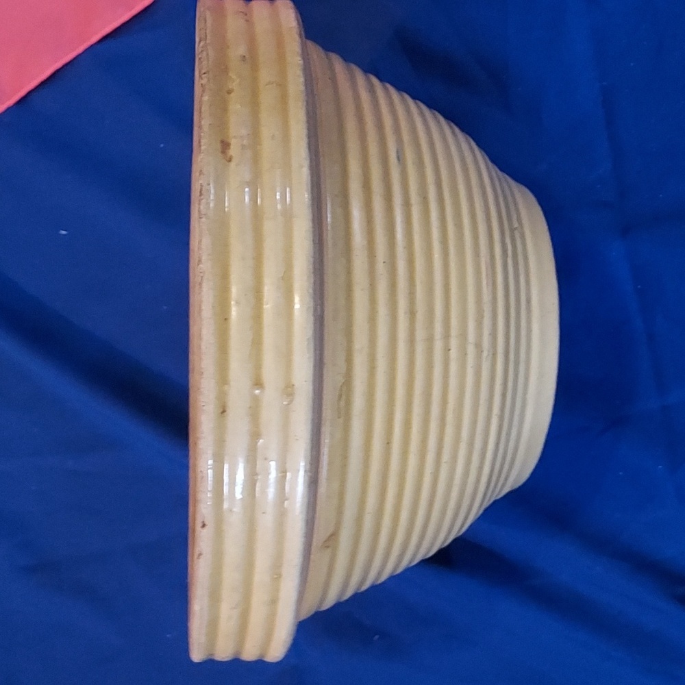 Vintage/Early Americana Rustic Beehive bowl.